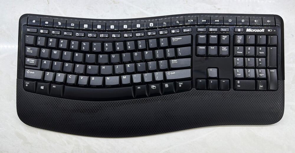 Microsoft Wireless Comfort Desktop 5050 Keyboard Excellent Condition No Dongle